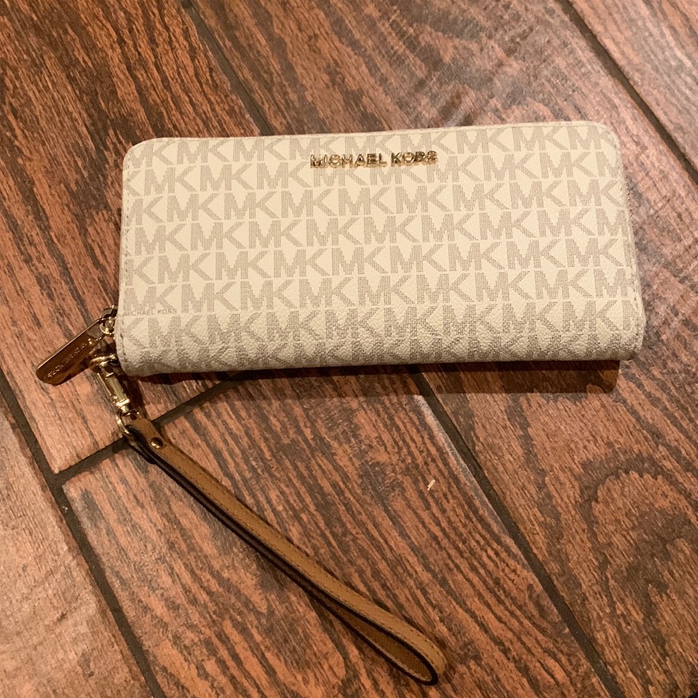 Michael kors wallet